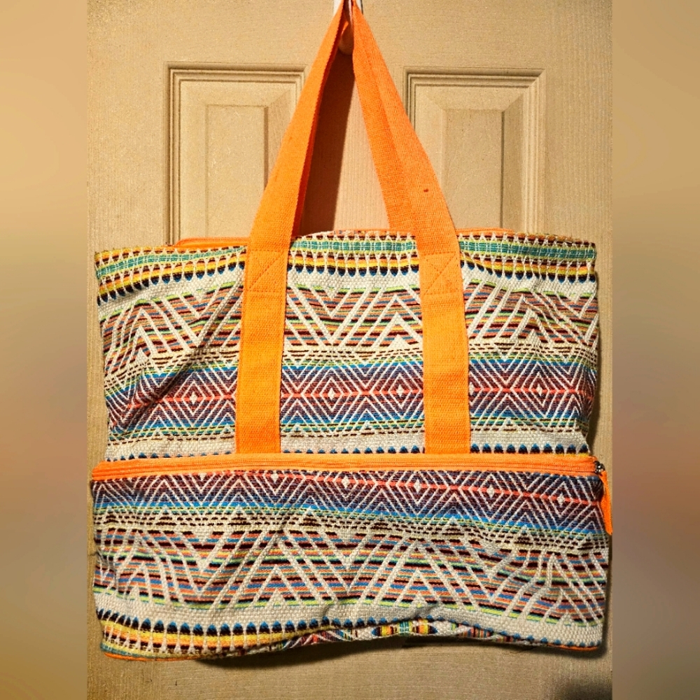 No Boundaries Women's Beach Elevated Zip Bottom Cooler Tote Handbag